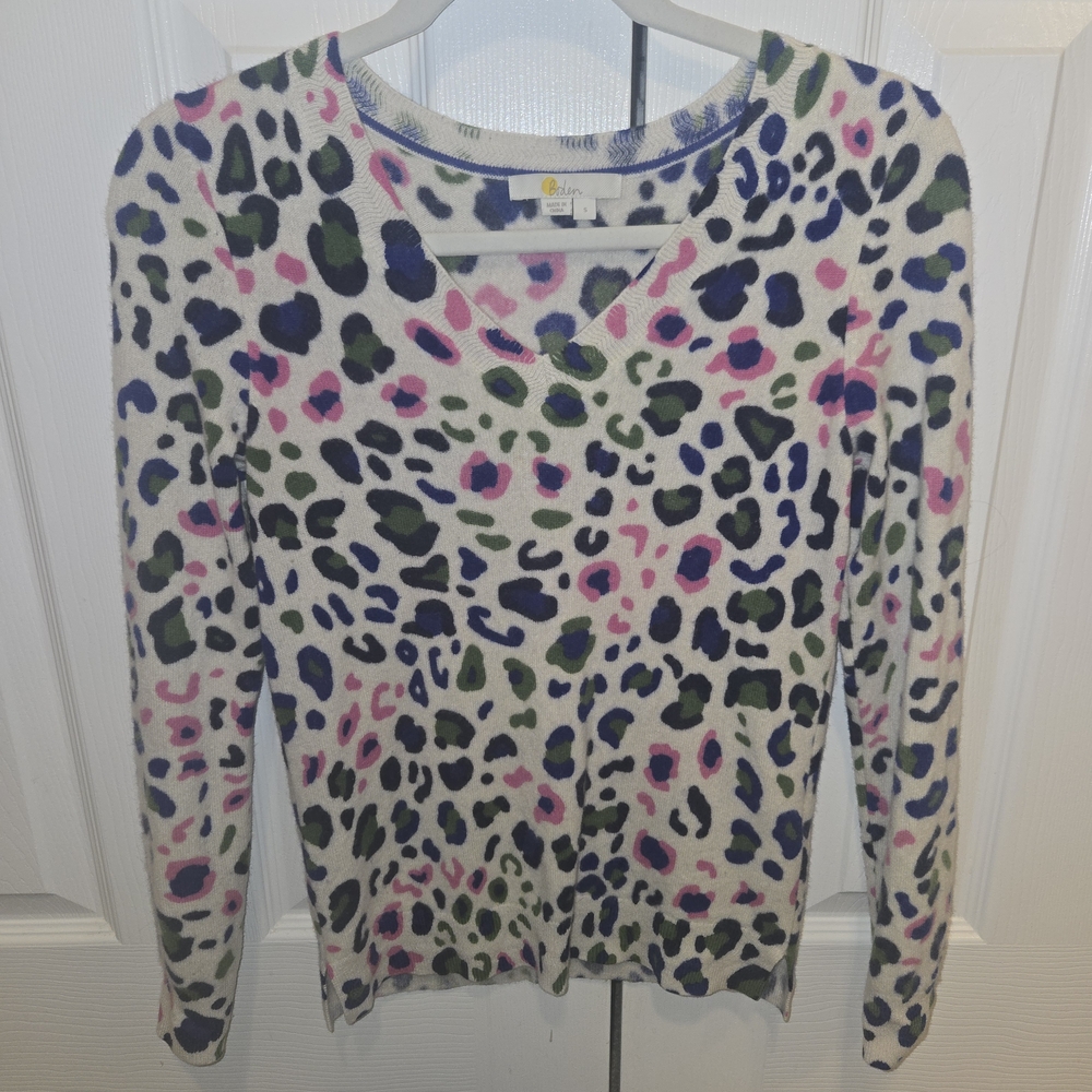 Boden Multicolor Leopard Print V-Neck Sweater — White, Pink, Green & Navy
